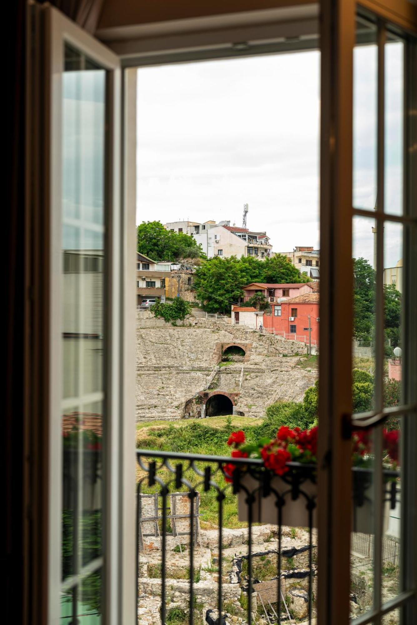 Art Gallery Boutique Hotel Durres Exterior photo